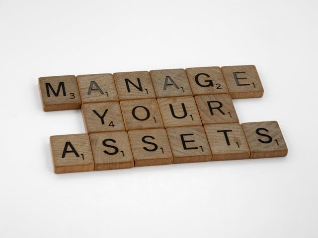 William “Bill” S. Van Ess CLU, ChFC, CFP reviewing an asset protection plan with clients